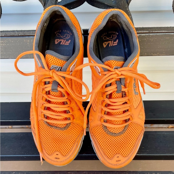 Men’s Orange Fila Memory Foam Sneakers Size 10M - Picture 1 of 11